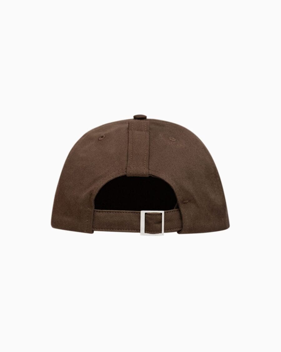 Alternative view of Motto / Cap Brown